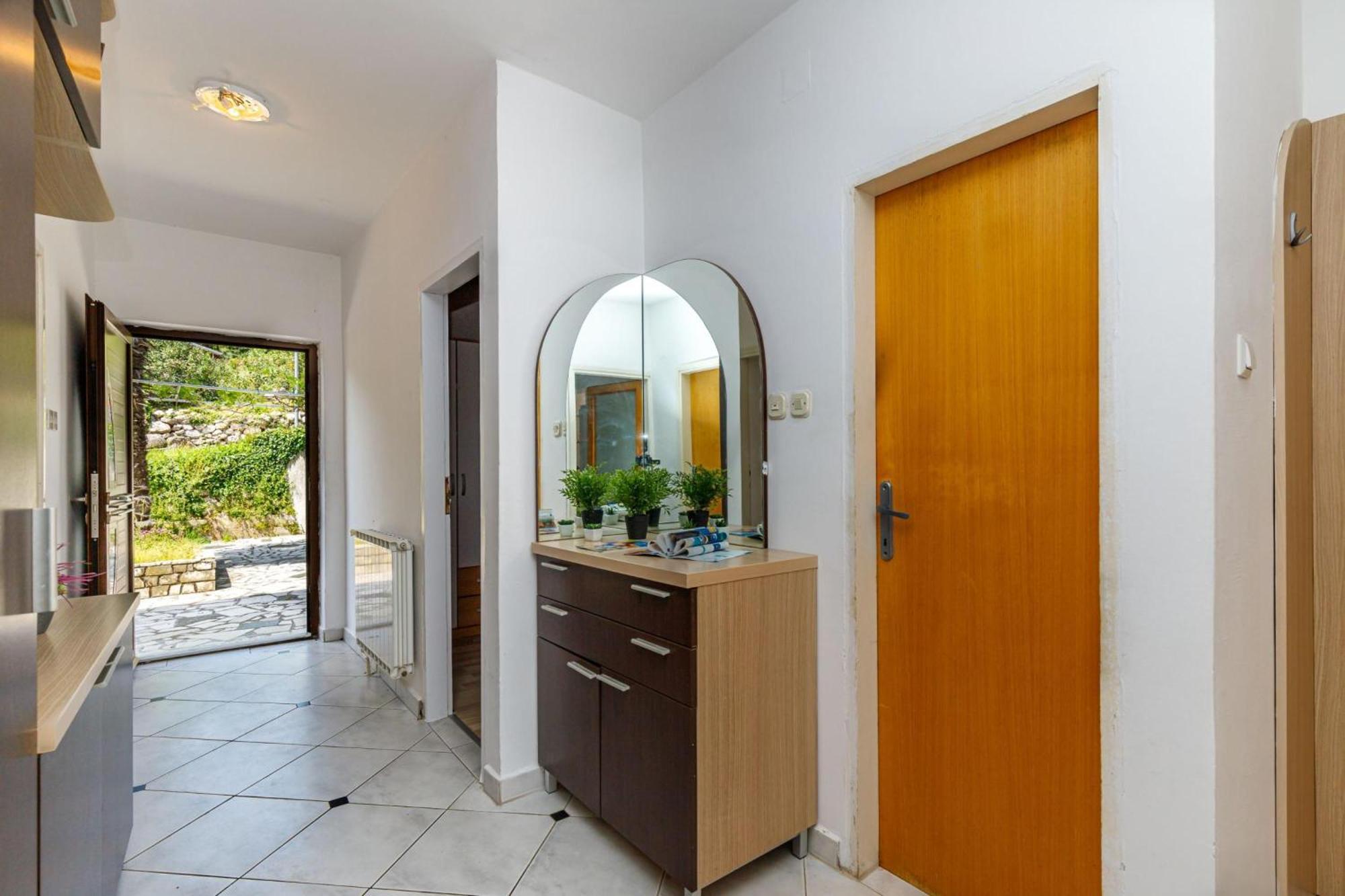 Seaview Apartment Tina Krk Island - Happy Rentals Krk Town Dış mekan fotoğraf